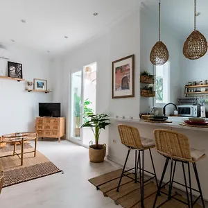 Oasis Con Patio Y Encanto En Centro Apartamento